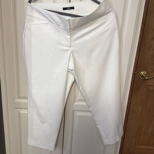 Apt 9 Capris Size 10 in White. Like new EASTER